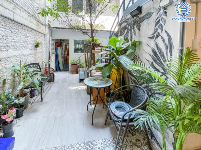 *****อาคารพาณิชย์มือสองย่านกรุงเทพฯ อาคารพาณิชย์ ซอยเพชรเกษม65/1 เนื้อที่กว้างขวางมากถึง 16 ตร.ว. ฟังก์ชัน 4 ห้องนอน 2 ห้องน้ำ ที่จอดรถ 1 คัน บ้านสไตล์คาเฟ่ ตกแต่งพร้อม ตั้งอยู่บนทำเลชุมชน เหมาะกับการค้าขาย เชื่อมต่อการเดินทางด้วยถนนเพชรเกษม จองเลย!